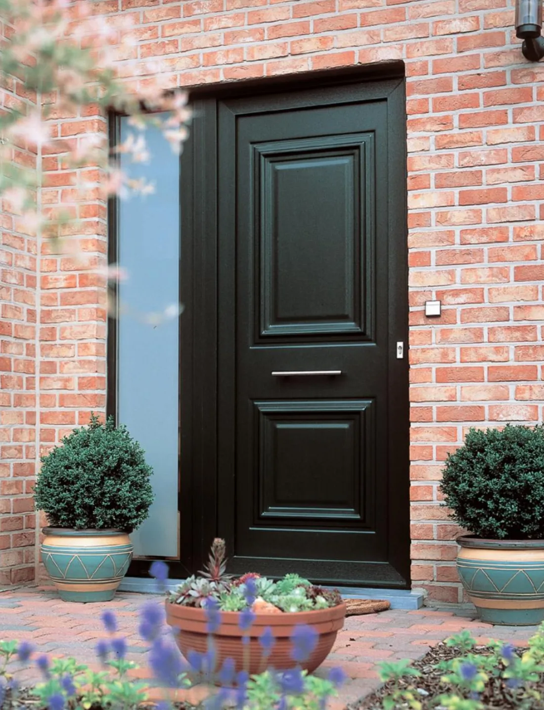 Porte d’entrée traditionnelle avec panneau à facettes Frager